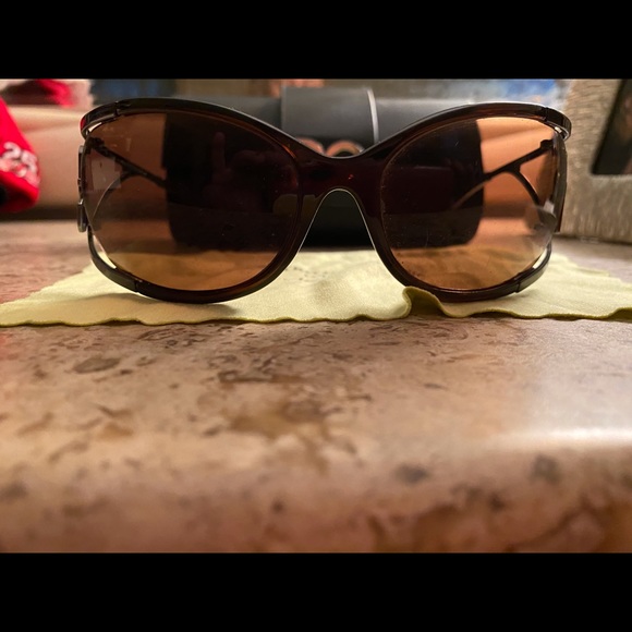 DOLCE & GABANNA SUN GLASSES never used with case - Picture 6 of 8